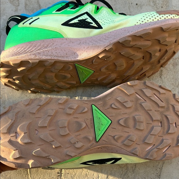 EUC Nike Pegasus Trail 2’ Barely Volt Men’s Sz 11 Sneakers in Green/Blue/Black - Picture 4 of 5
